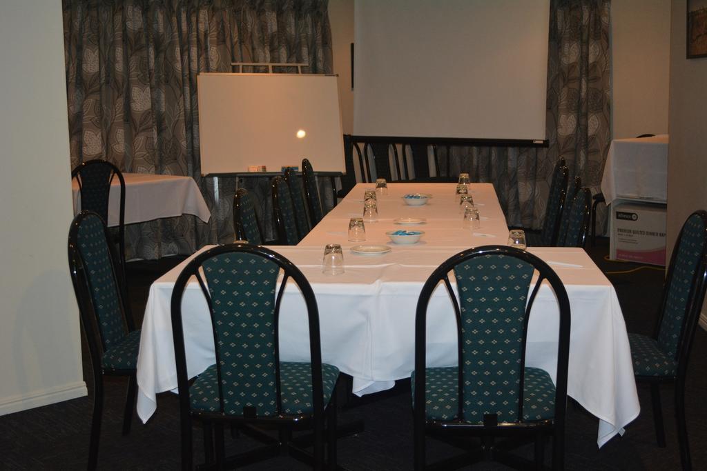 Rocky Gardens Motor Inn רוקהמפטון מראה חיצוני תמונה