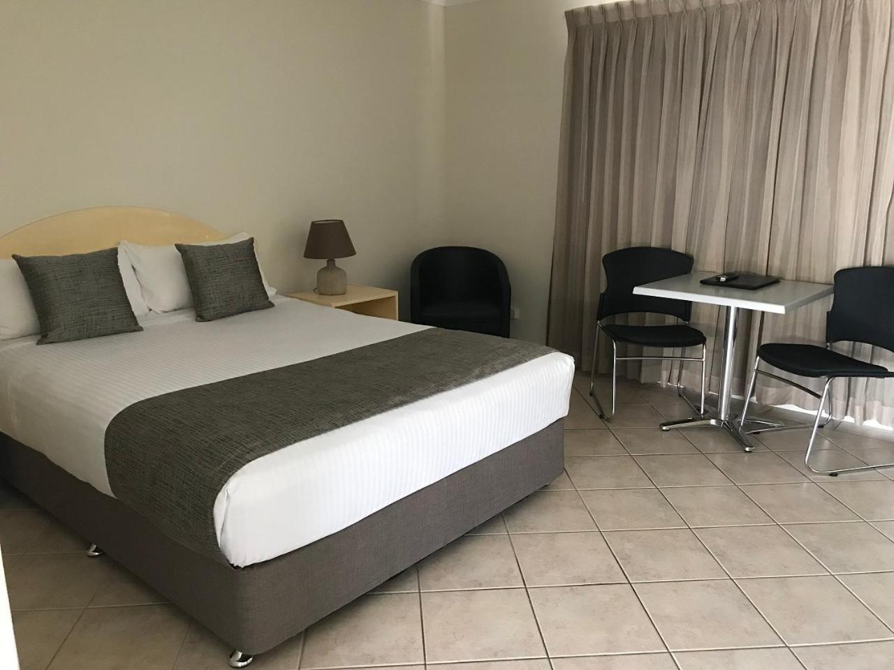 Rocky Gardens Motor Inn רוקהמפטון מראה חיצוני תמונה